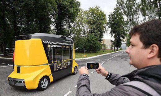 اولین تاکسی بدون راننده روسیه با نام «ماتروشکا» مراحل پایانی آزمایش خود را می‌گذراند وبزودی در خیابانهای این کشور از آن استفاده خو